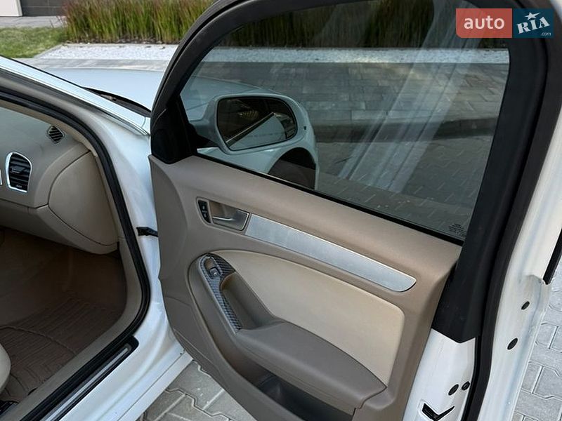 Седан Audi A4 2012 в Киеве