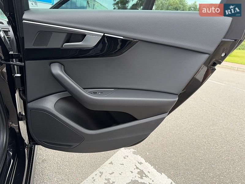 Седан Audi A4 2024 в Києві