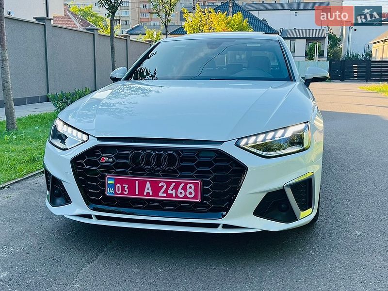 Седан Audi A4 2022 в Мукачевому