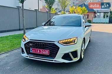 Седан Audi A4 2022 в Мукачевому