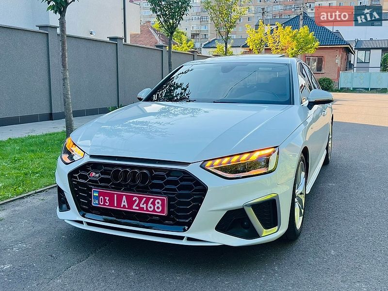 Седан Audi A4 2022 в Мукачевому