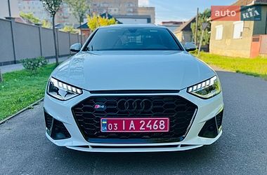 Седан Audi A4 2022 в Мукачевому