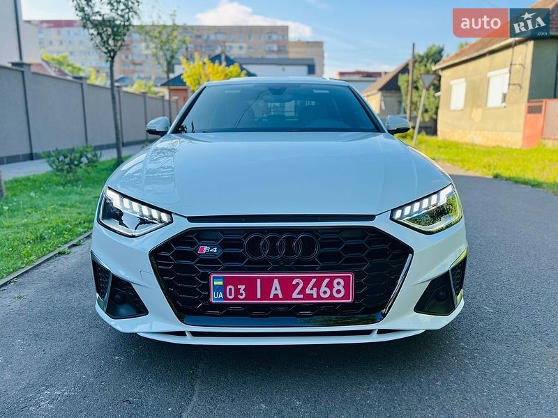 Седан Audi A4 2022 в Мукачевому