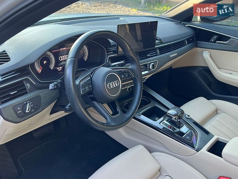 Седан Audi A4 2022 в Мукачевому