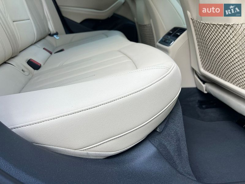 Седан Audi A4 2022 в Мукачевому