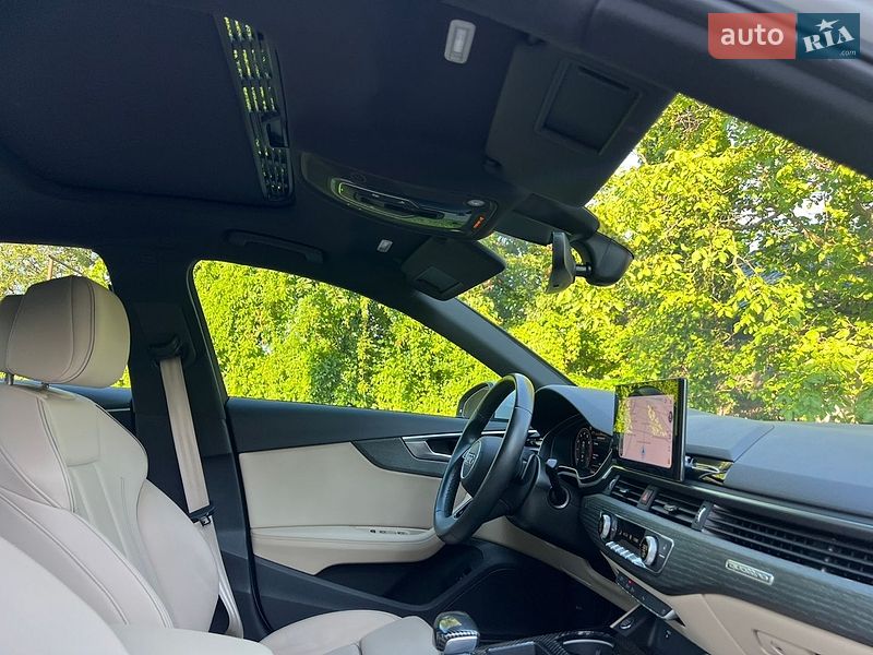 Седан Audi A4 2022 в Мукачевому