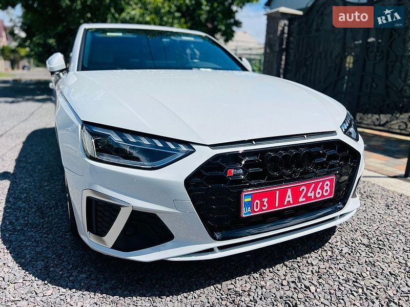 Седан Audi A4 2022 в Мукачевому