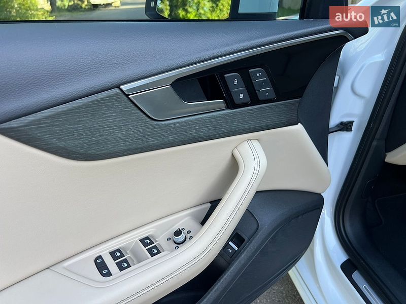 Седан Audi A4 2022 в Мукачевому