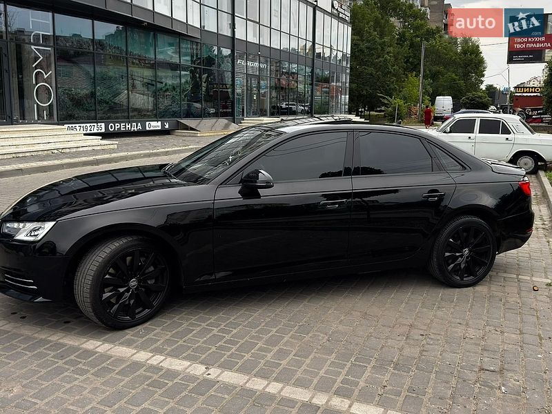 Седан Audi A4 2016 в Ивано-Франковске