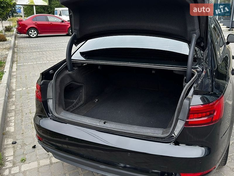 Седан Audi A4 2016 в Ивано-Франковске
