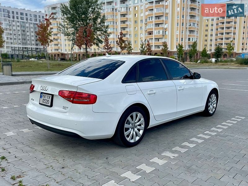 Седан Audi A4 2013 в Бучі