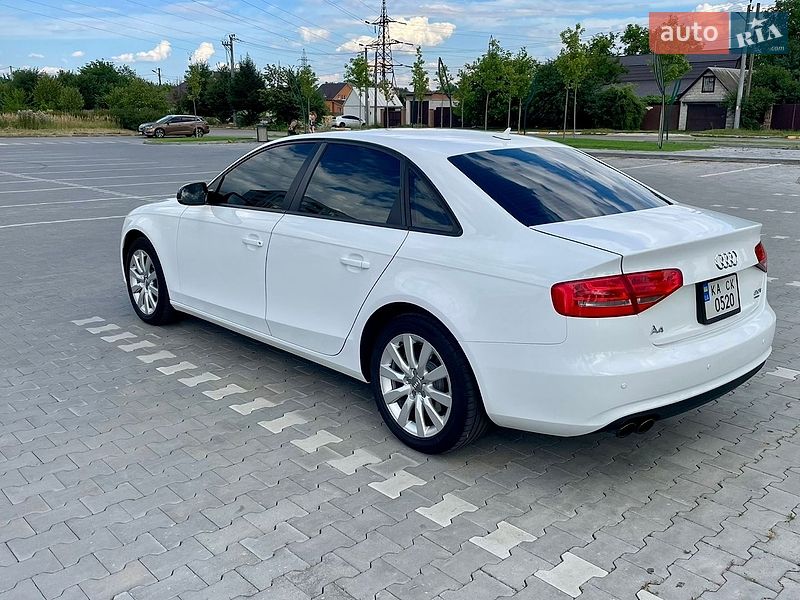 Седан Audi A4 2013 в Бучі