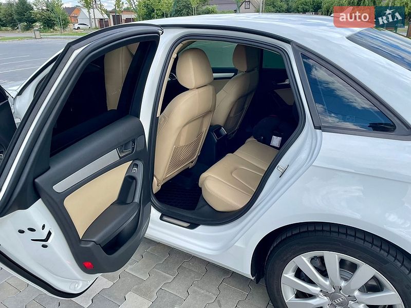 Седан Audi A4 2013 в Бучі