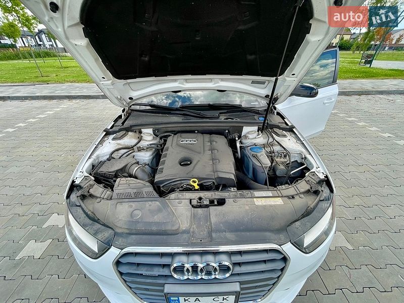 Седан Audi A4 2013 в Бучі