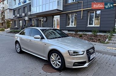 Седан Audi A4 2014 в Полтаве
