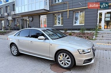 Седан Audi A4 2014 в Полтаве