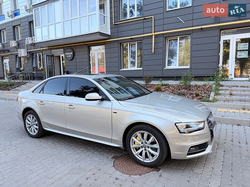 Седан Audi A4 2014 в Полтаве