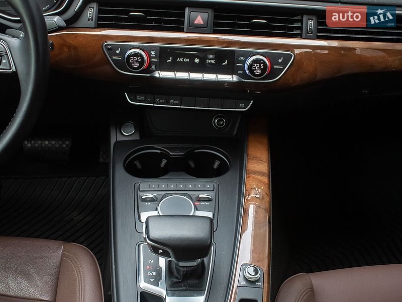 Седан Audi A4 2016 в Киеве