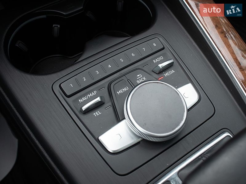 Седан Audi A4 2016 в Киеве