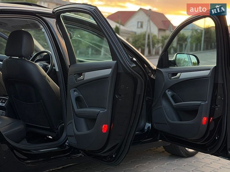 Седан Audi A4 2012 в Зборові