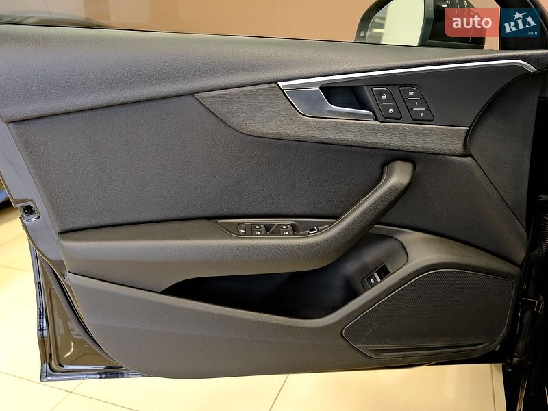 Седан Audi A4 2016 в Одессе