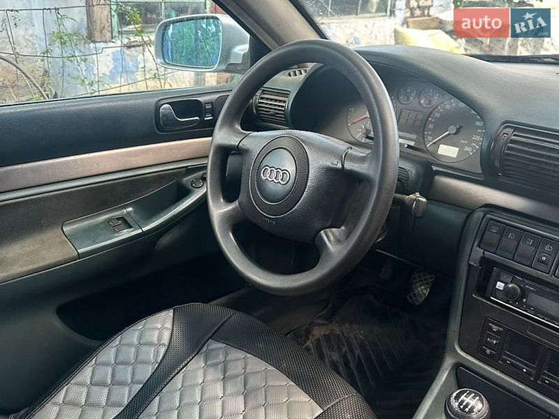 Универсал Audi A4 1998 в Снигиревке