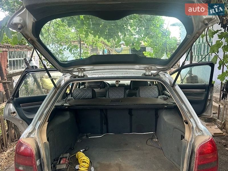 Универсал Audi A4 1998 в Снигиревке
