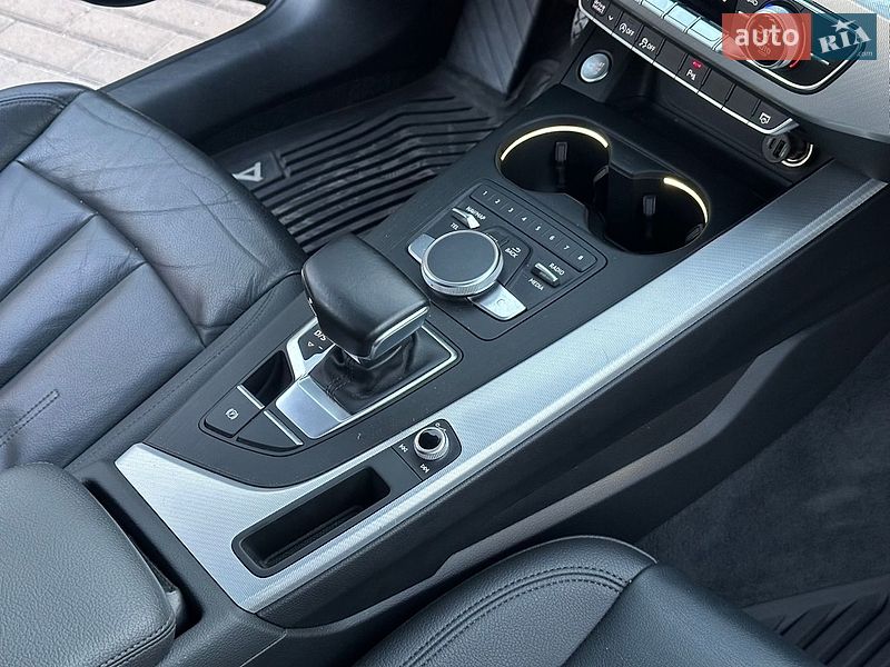 Седан Audi A4 2016 в Рівному