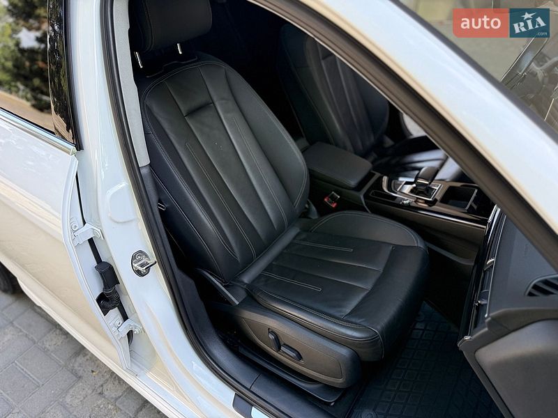 Седан Audi A4 2021 в Днепре