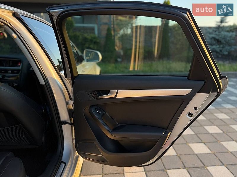 Седан Audi A4 2015 в Стрые