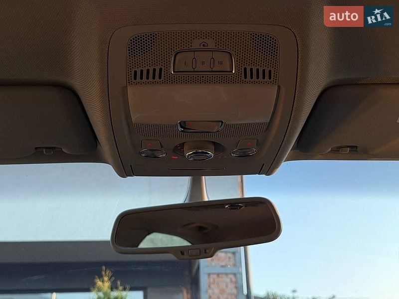 Седан Audi A4 2015 в Стрые