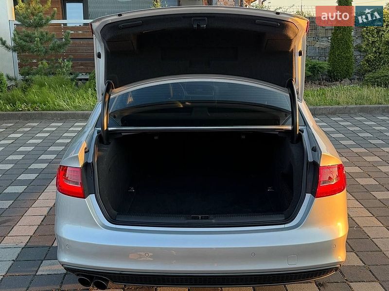 Седан Audi A4 2015 в Стрые