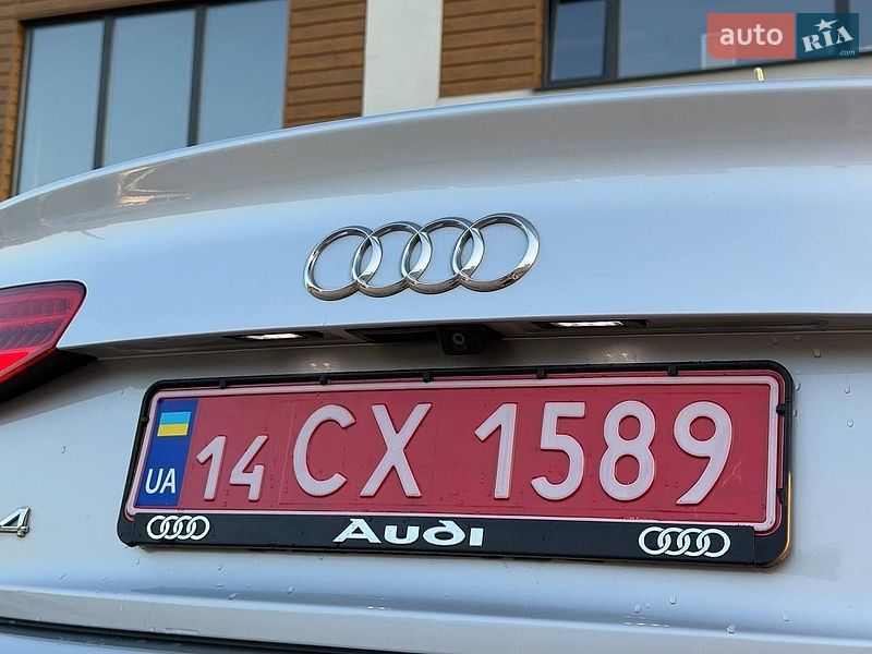 Седан Audi A4 2015 в Стрые