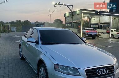 Седан Audi A4 2010 в Жовкве