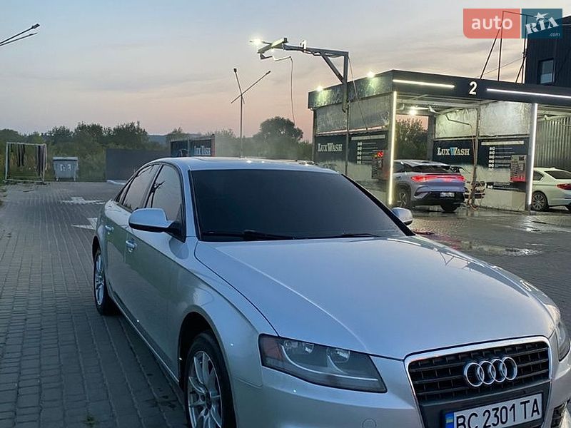 Седан Audi A4 2010 в Жовкве