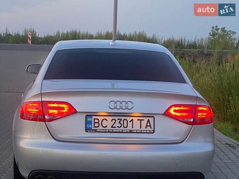 Седан Audi A4 2010 в Жовкве