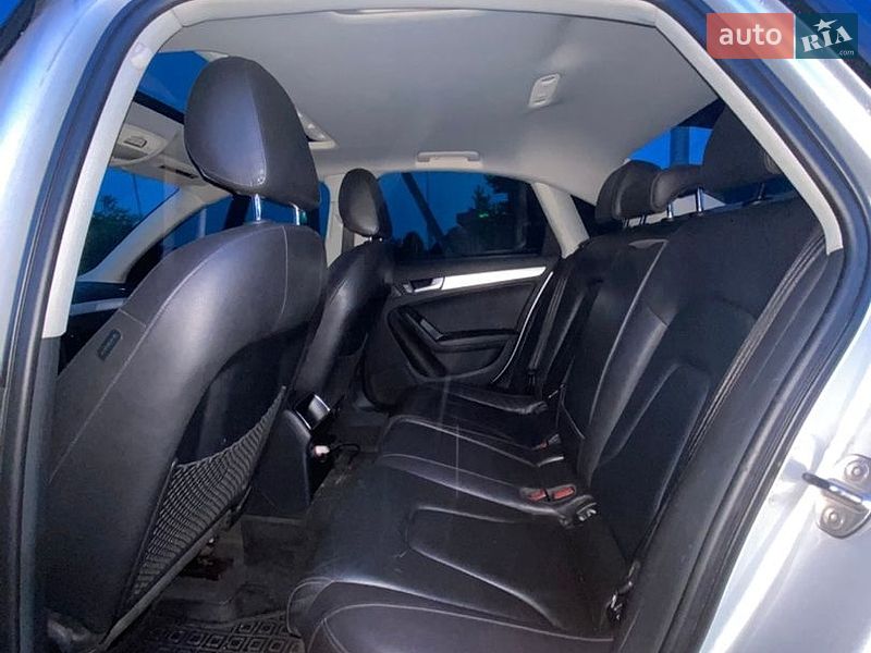 Седан Audi A4 2010 в Жовкве