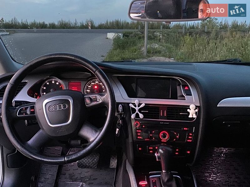 Седан Audi A4 2010 в Жовкве