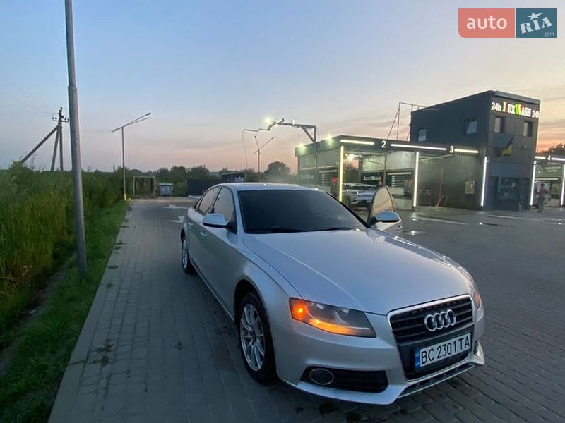 Седан Audi A4 2010 в Жовкве