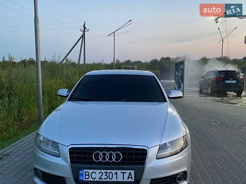 Седан Audi A4 2010 в Жовкве
