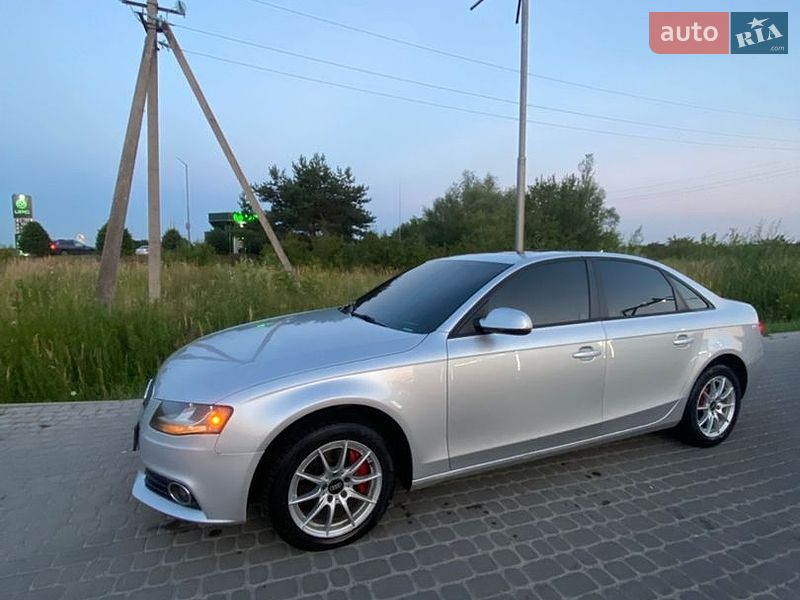 Седан Audi A4 2010 в Жовкве
