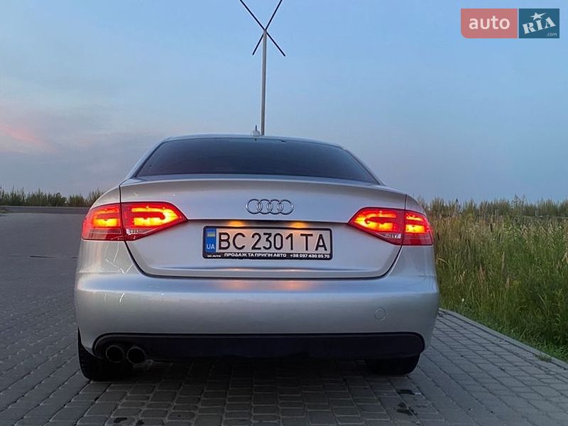 Седан Audi A4 2010 в Жовкве