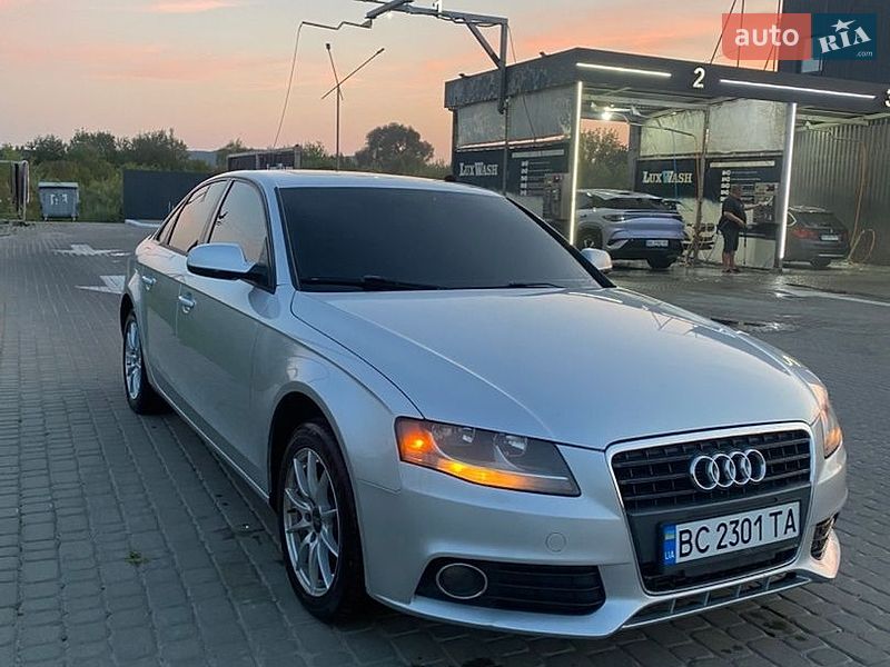 Седан Audi A4 2010 в Жовкве