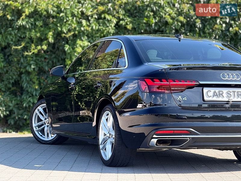 Седан Audi A4 2022 в Стрые