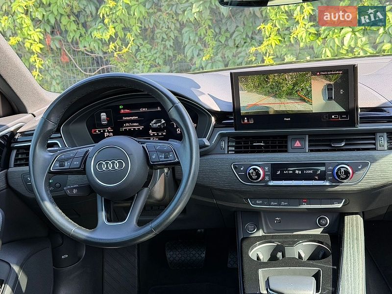 Седан Audi A4 2022 в Стрые