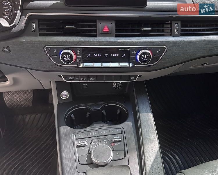 Седан Audi A4 2018 в Дніпрі