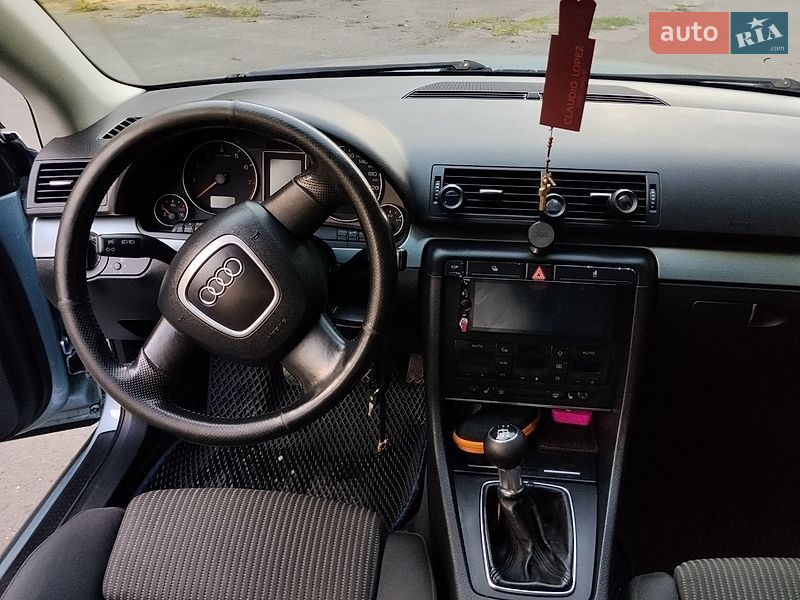 Седан Audi A4 2004 в Львові