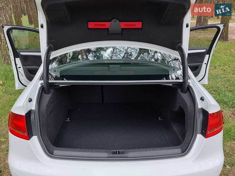 Седан Audi A4 2011 в Сумах