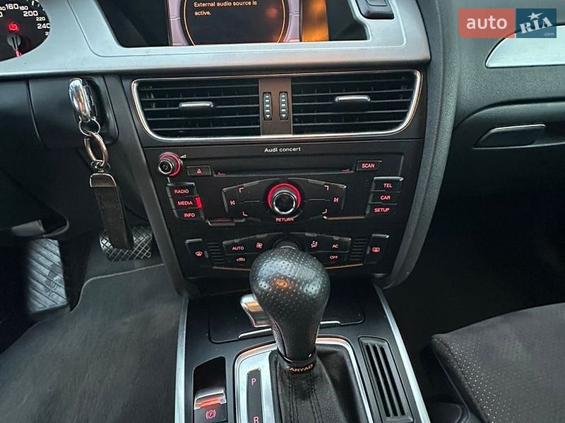 Седан Audi A4 2011 в Львові