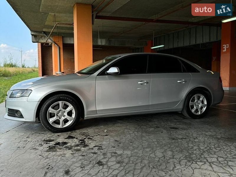 Седан Audi A4 2010 в Львові
